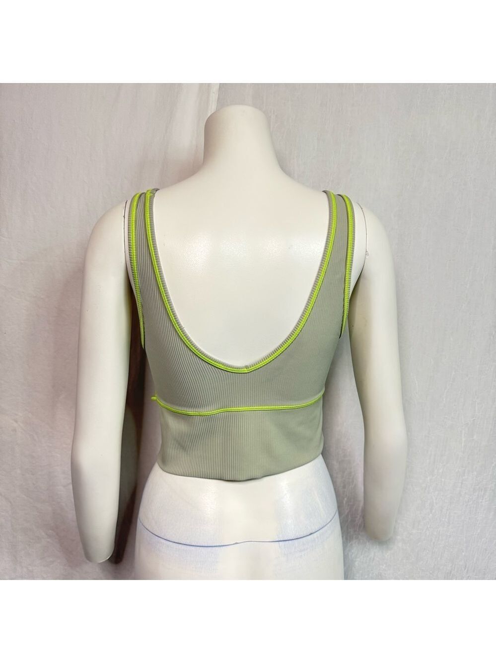 LULULEMON Power Pivot Ribbed Crop Tank - Picture 8 of 9